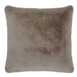 Essenza Sierkussen Furry Taupe 50x50